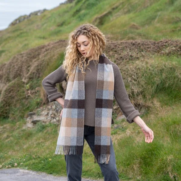 John Hanly Lamswollen Sjaal, beige bruin grijs visgraat, 1948