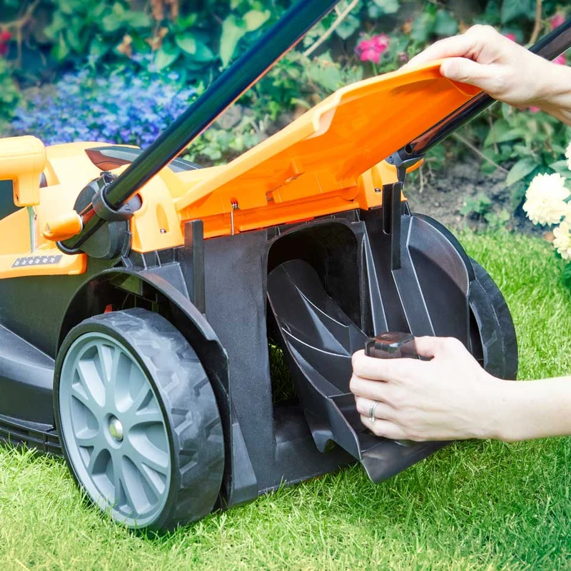 LawnMaster Mulch Plug for 24V 37cm Lawn Mower (CLMF2437G)