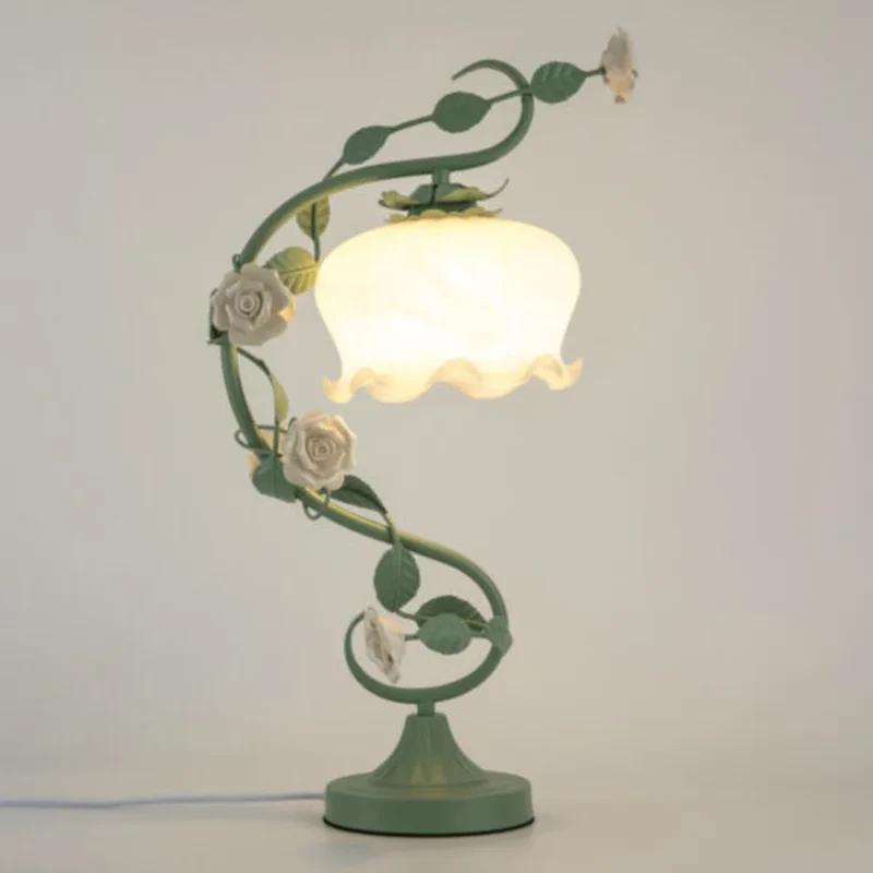 Artistic Nature-Themed Flower Desk Lamp